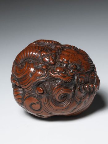 Seiya - carved Kurumi (walnut) netsuke
