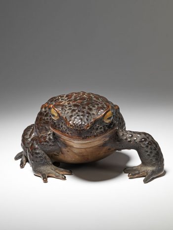 Wood okimono of a toad
